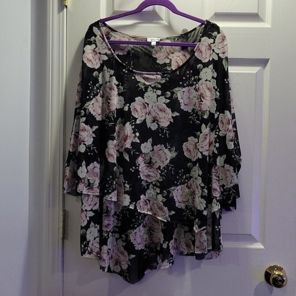 Avenue Plus Size Women Black Floral Top Size 30/32